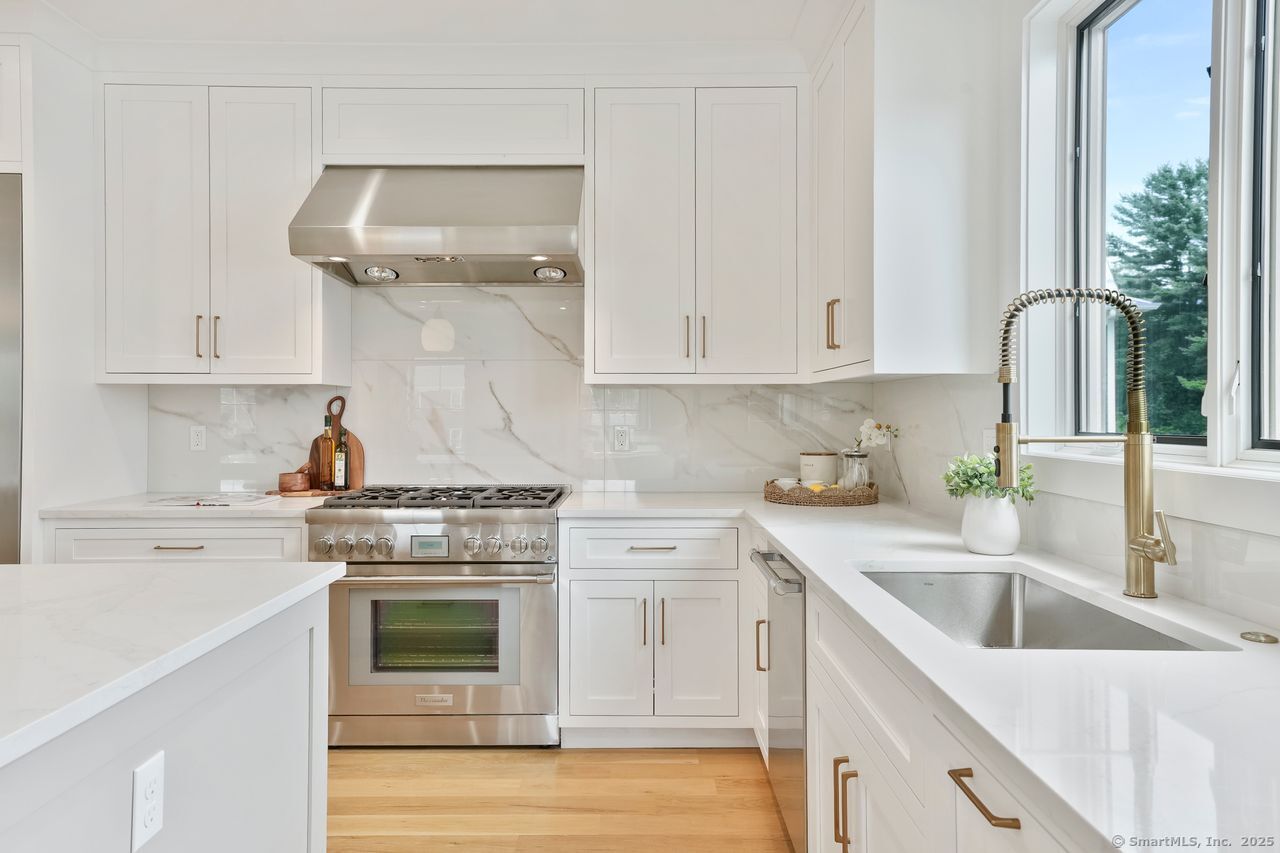 345 Reef Road Fairfield CT 06824