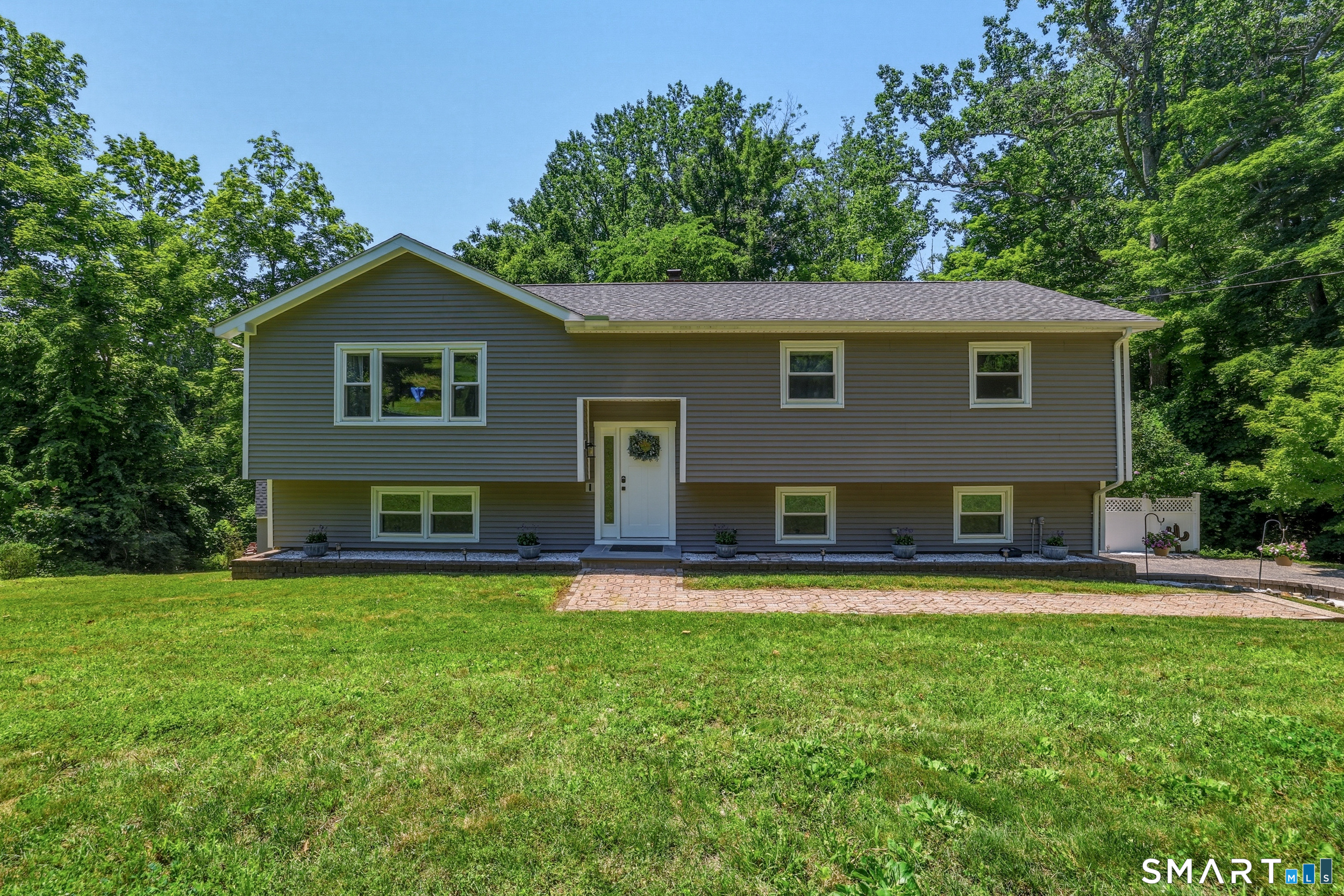 10 Albion Road New Fairfield CT 06812