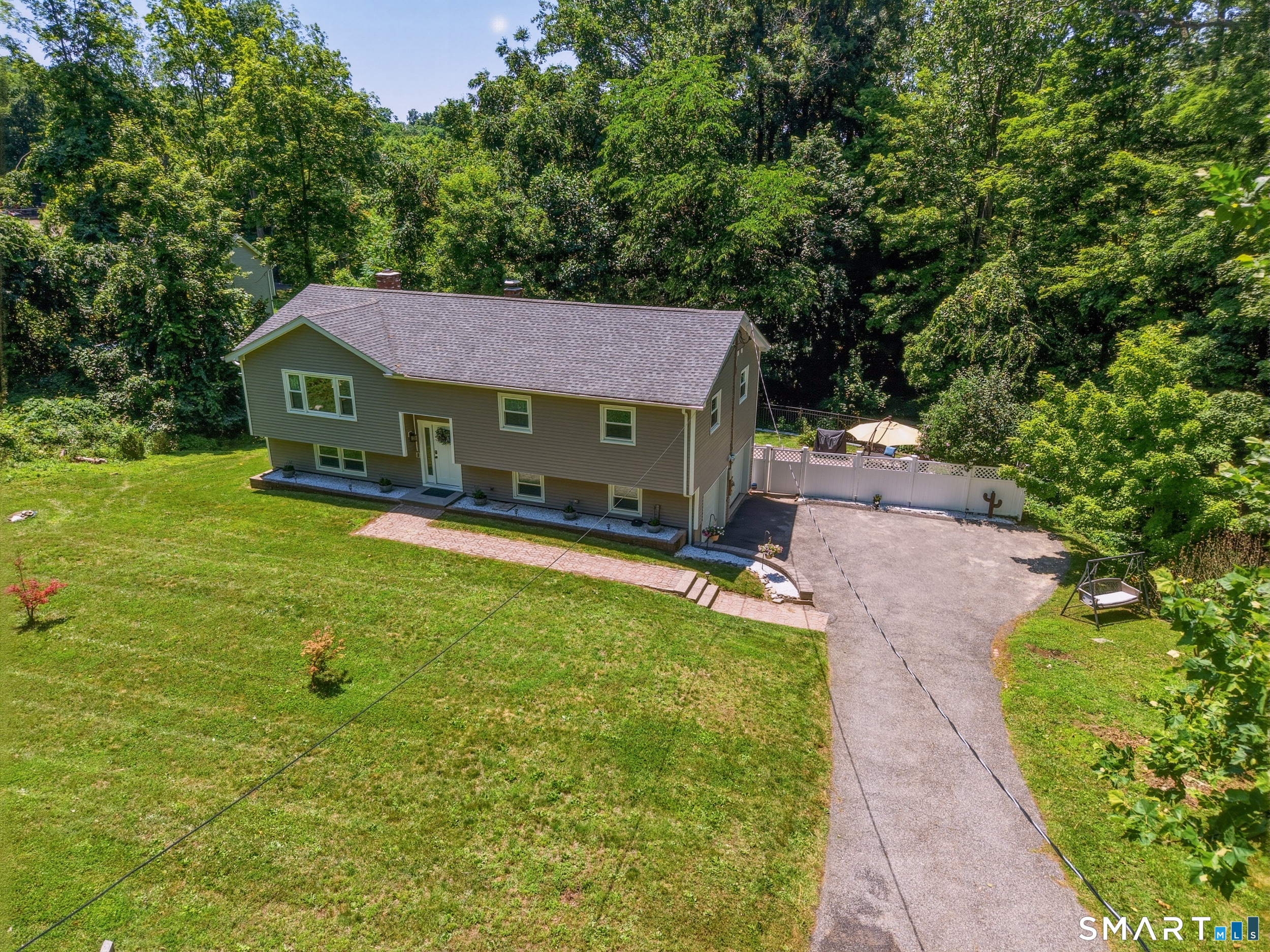 10 Albion Road New Fairfield CT 06812