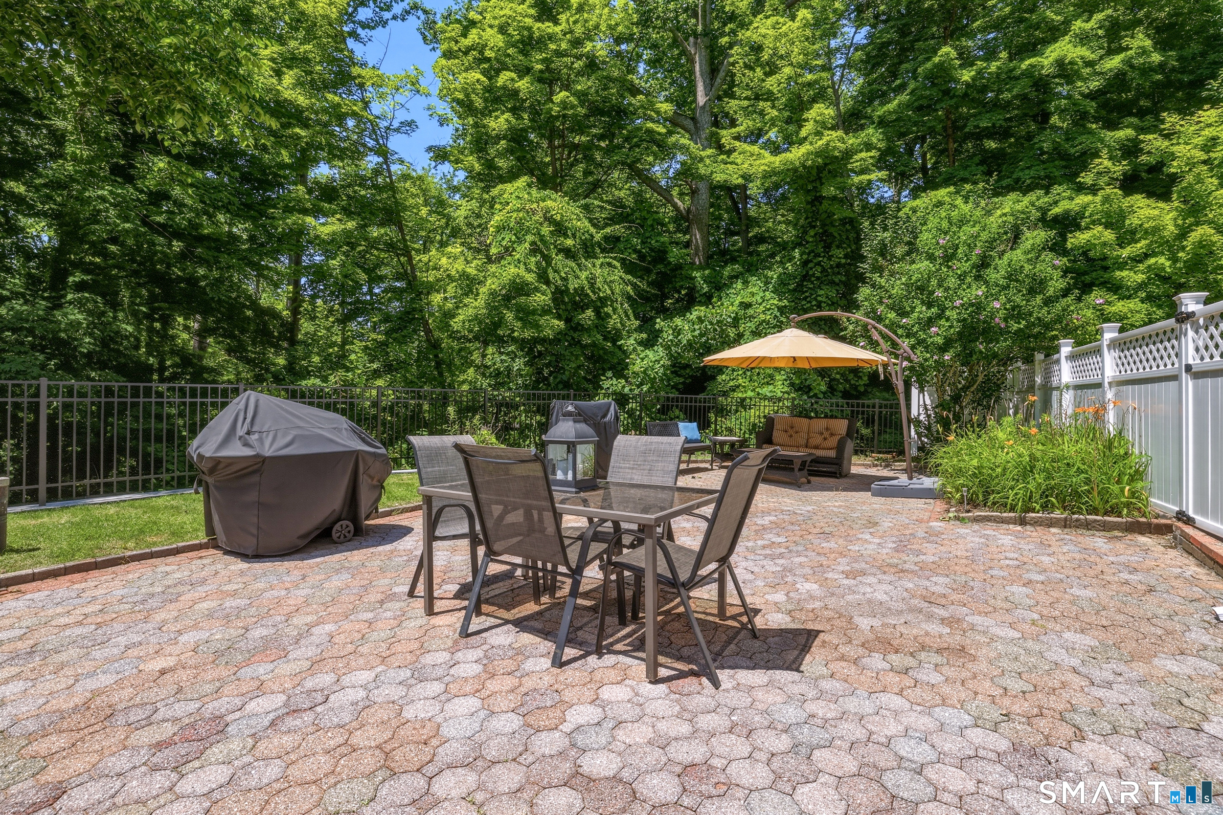10 Albion Road New Fairfield CT 06812