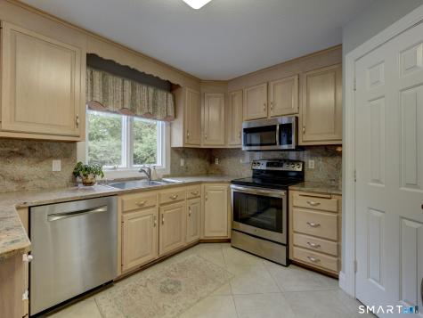 37 Skyview Terrace Manchester CT 06040