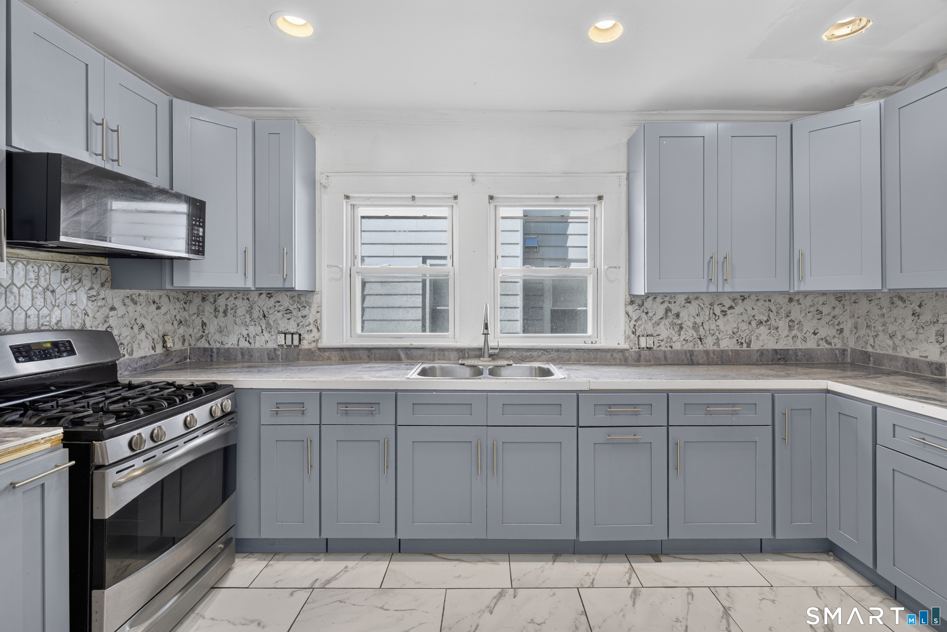 810 Briarwood Avenue Bridgeport CT 06604
