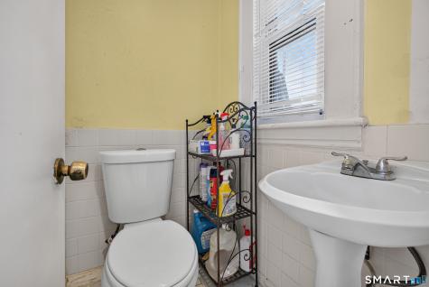 810 Briarwood Avenue Bridgeport CT 06604