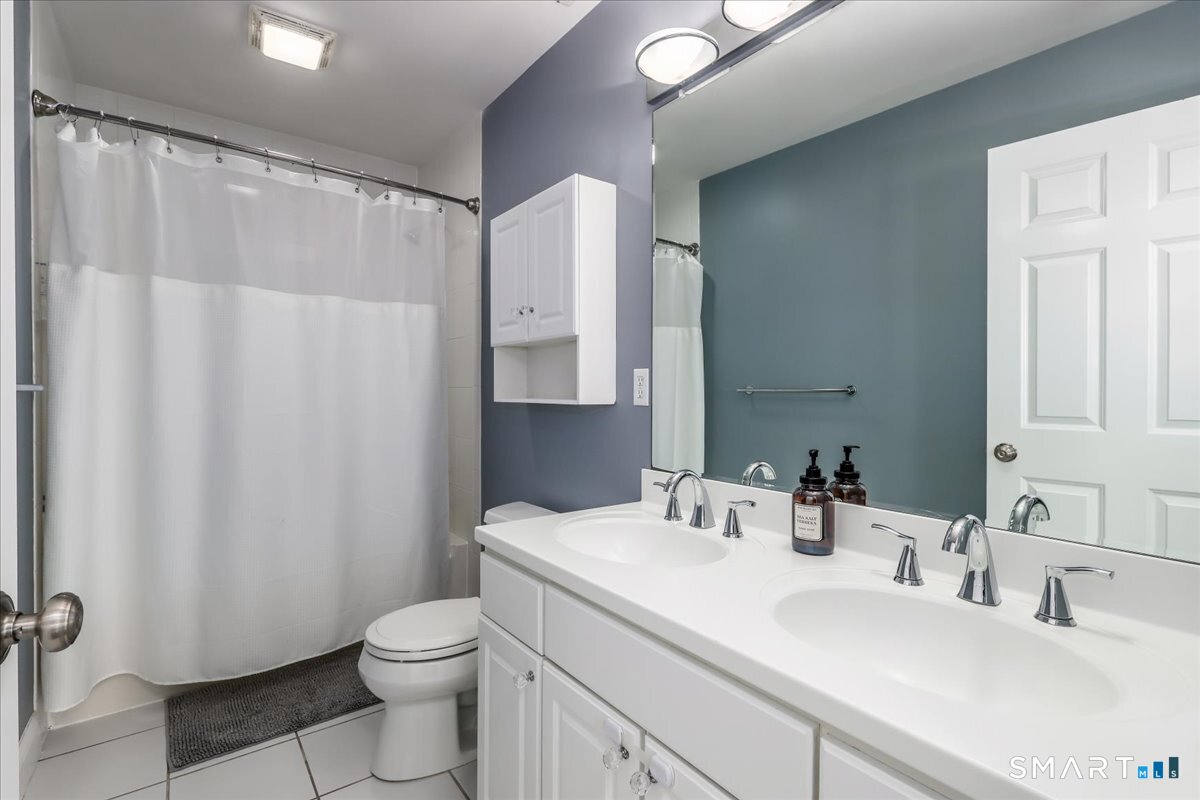 47 Ridgewood Terrace North Haven CT 06473