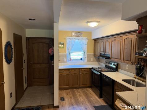 32 Courtland Drive Groton CT 06340