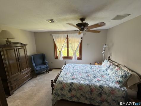 32 Courtland Drive Groton CT 06340