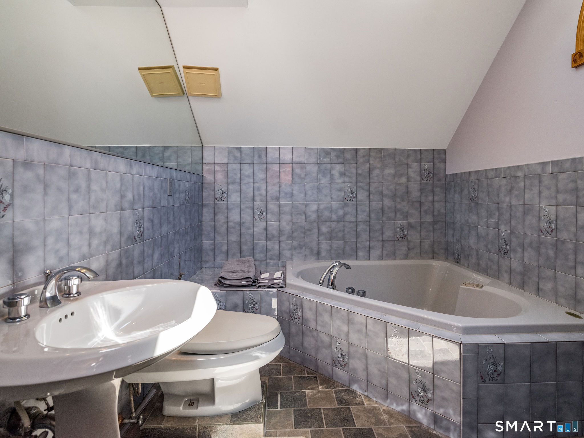 25 Clintonville Road North Haven CT 06473