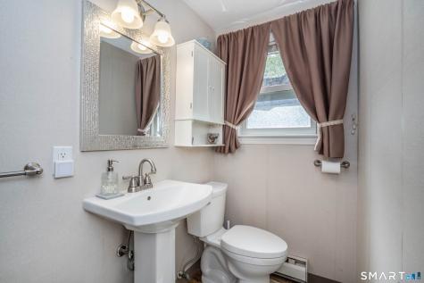 17 Nutmeg Avenue Enfield CT 06082