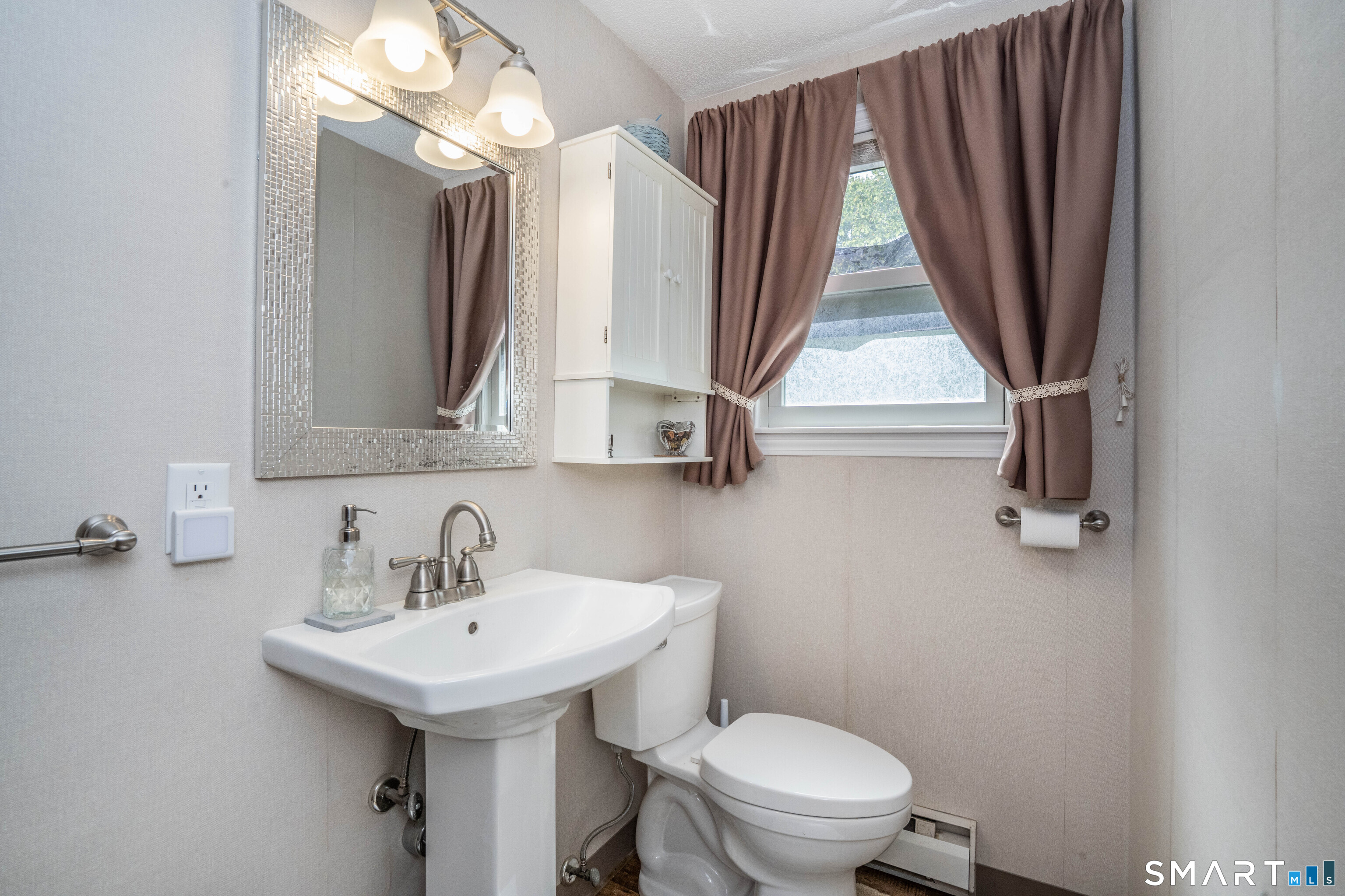 17 Nutmeg Avenue Enfield CT 06082