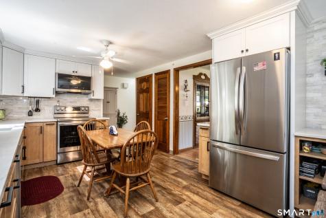 17 Nutmeg Avenue Enfield CT 06082