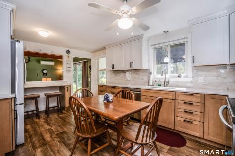 17 Nutmeg Avenue Enfield CT 06082