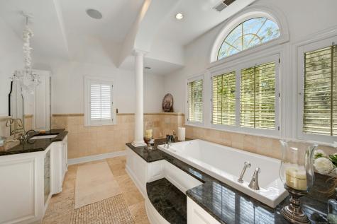 39 Running Brook Lane New Canaan CT 06840