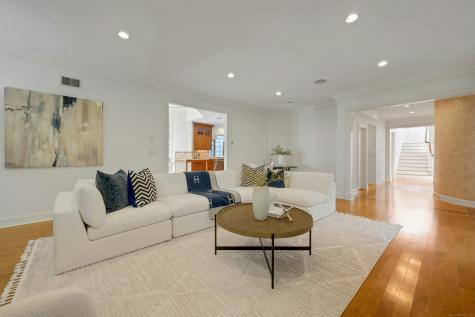 39 Running Brook Lane New Canaan CT 06840