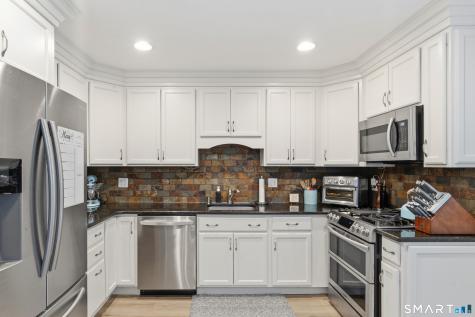17 Greenbriar Lane Newtown CT 06470