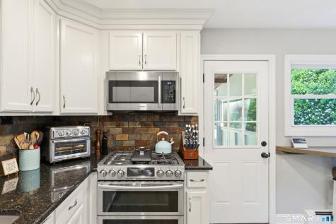 17 Greenbriar Lane Newtown CT 06470
