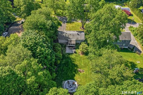 17 Greenbriar Lane Newtown CT 06470