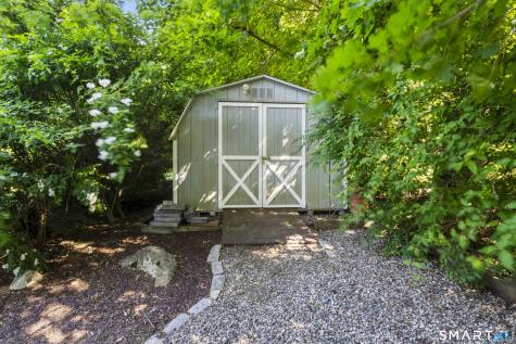 17 Greenbriar Lane Newtown CT 06470