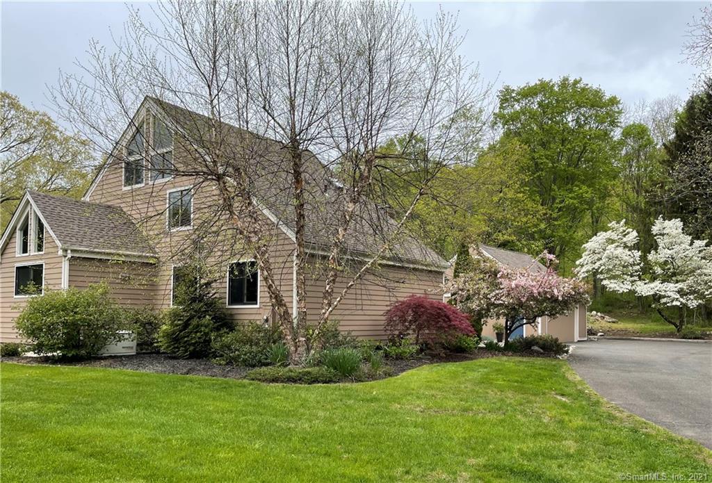 13 Chapman Place Redding CT 06896