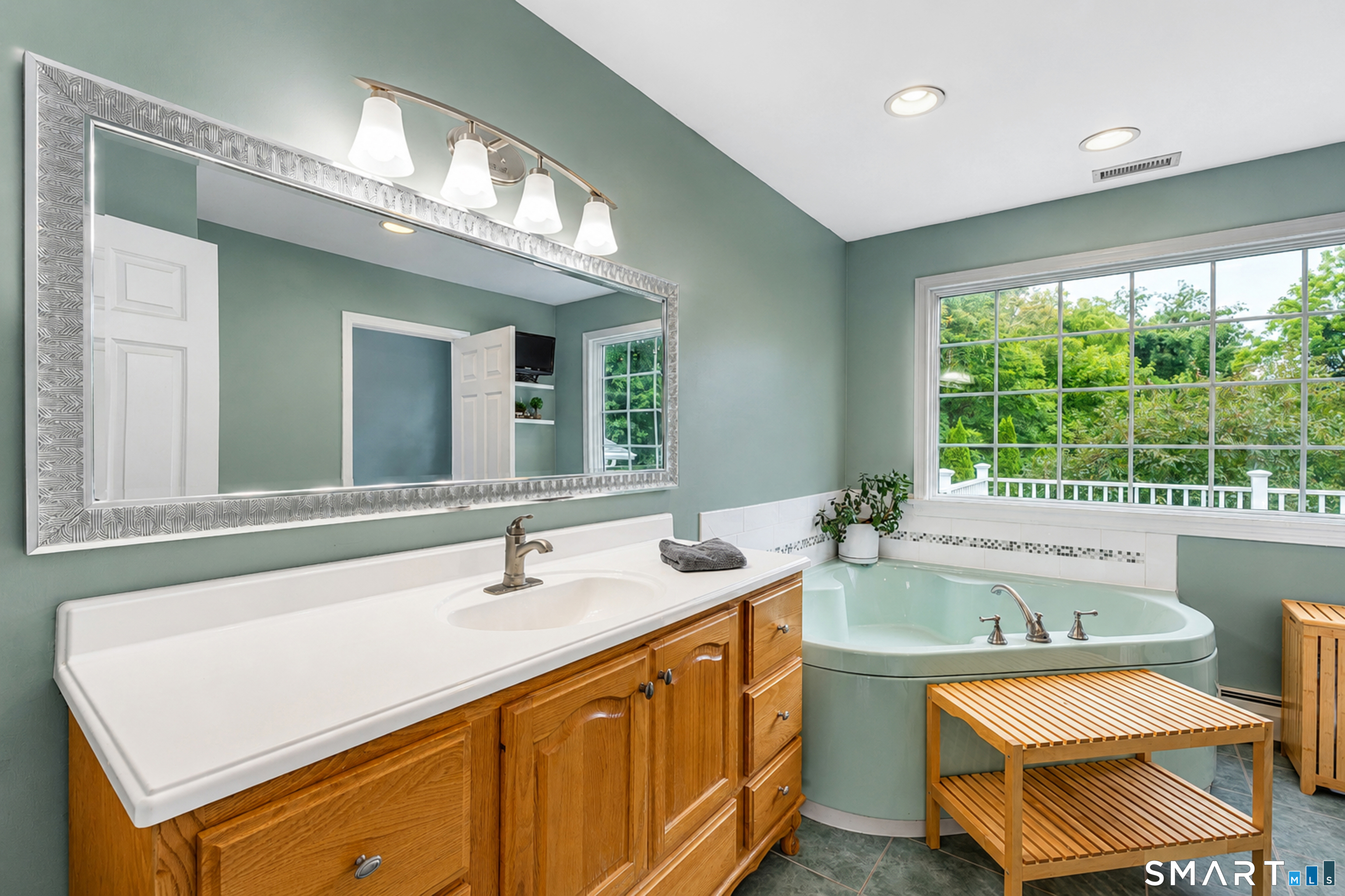 31 Stone Hedge Drive North Haven CT 06473