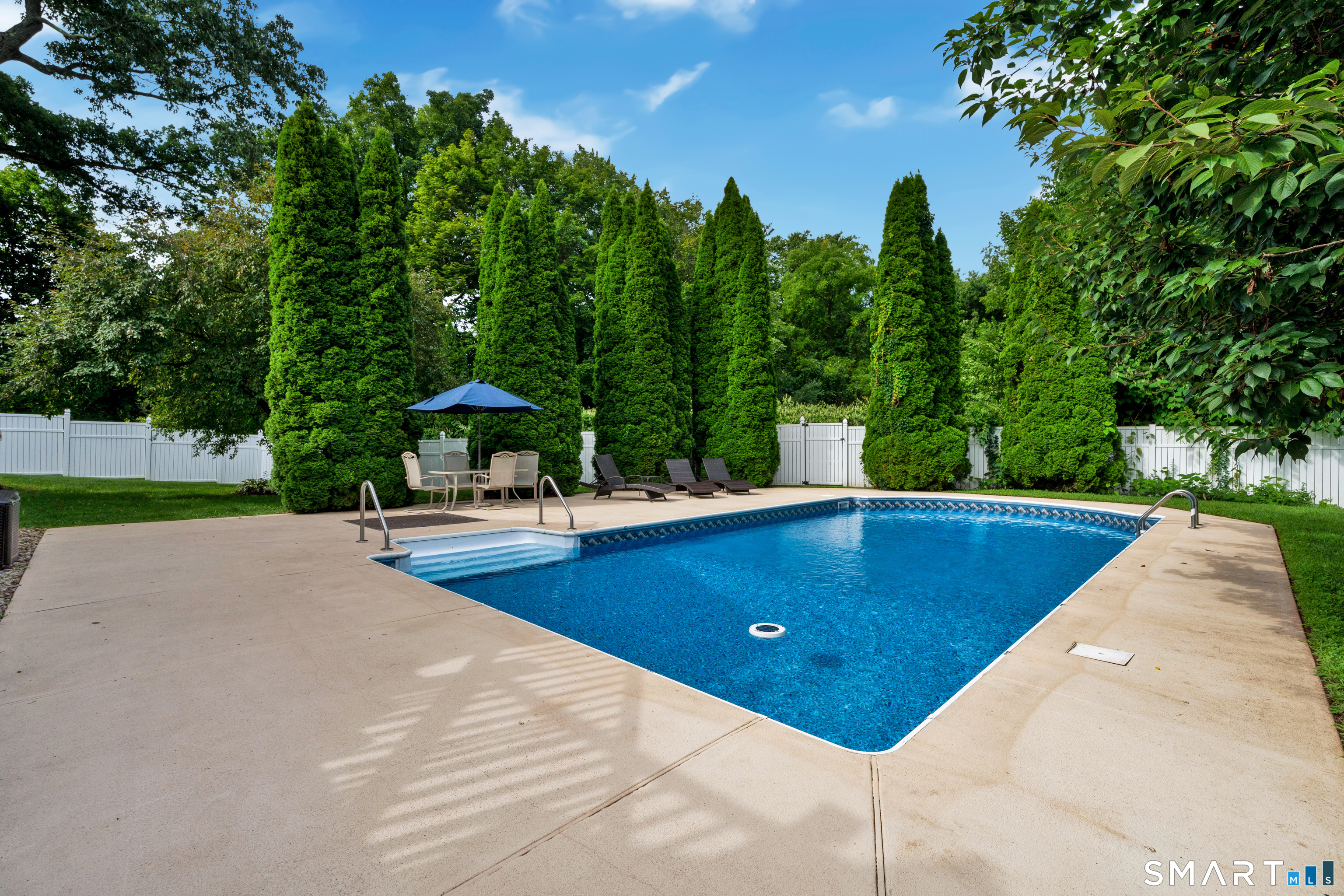 31 Stone Hedge Drive North Haven CT 06473