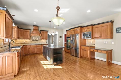26 Hendrickson Lane Farmington CT 06085
