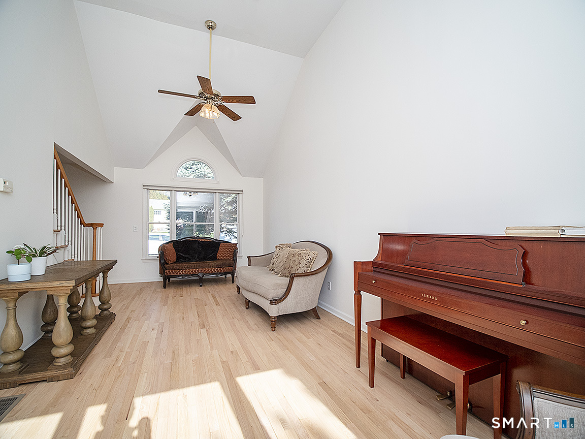 81 Old Stratfield Road Fairfield CT 06825