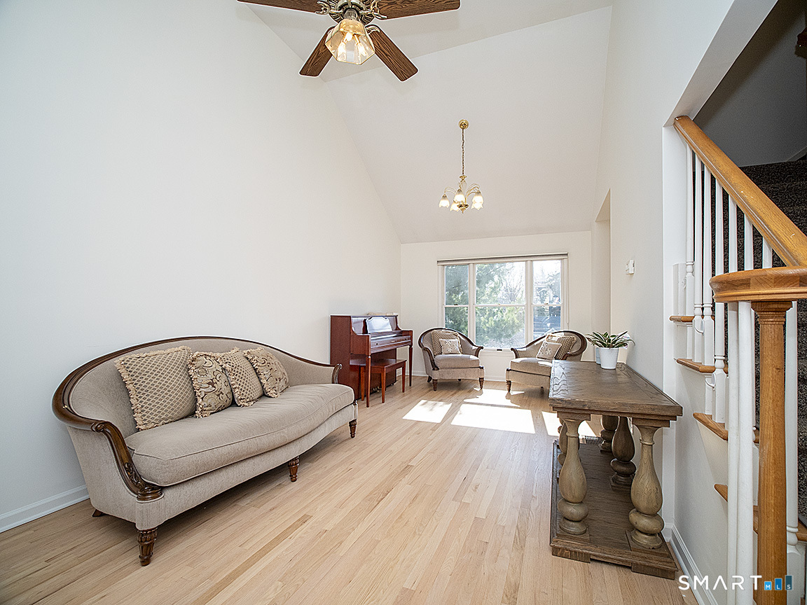 81 Old Stratfield Road Fairfield CT 06825