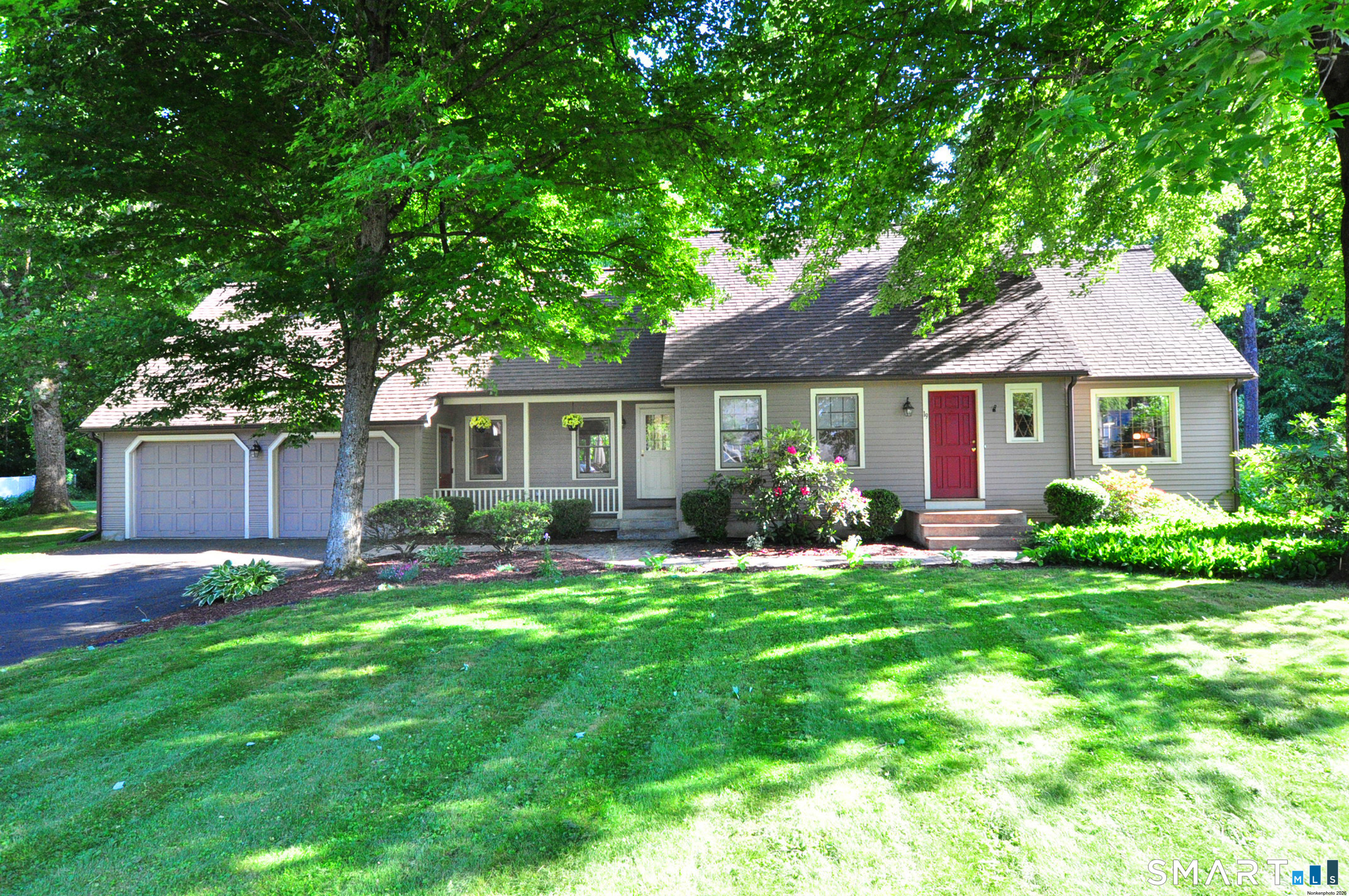 19 Hampden Place Windsor CT 06095