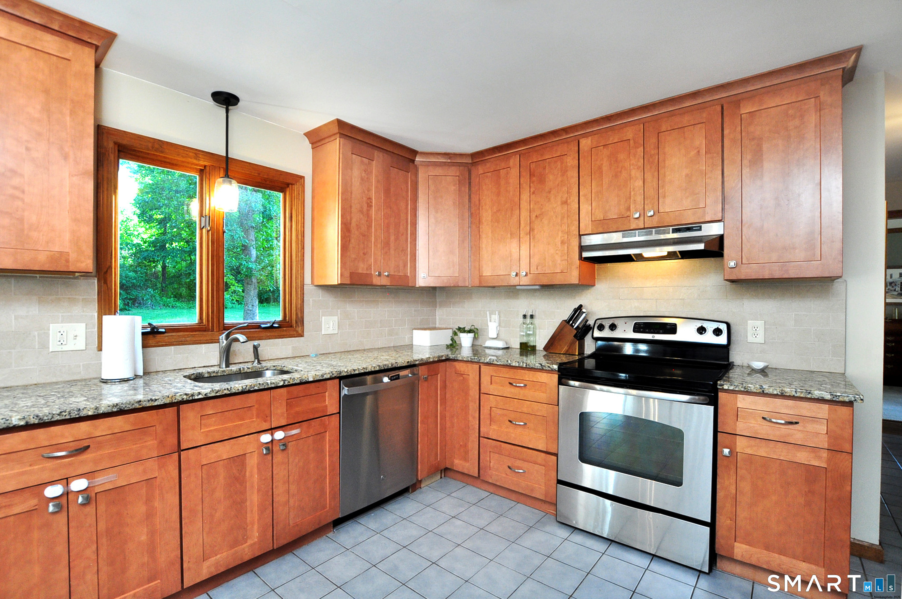 19 Hampden Place Windsor CT 06095