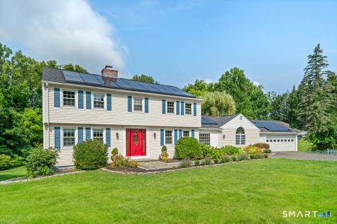 28 Oak Grove Road Brookfield CT 06804
