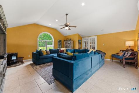 28 Oak Grove Road Brookfield CT 06804