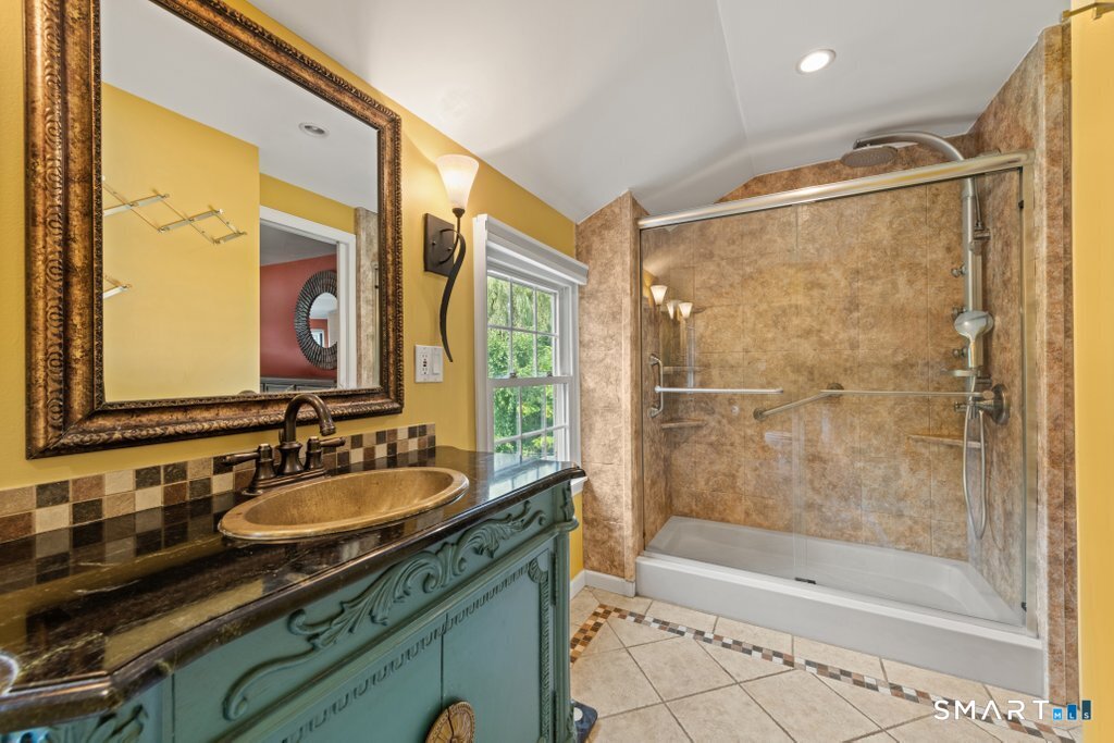 28 Oak Grove Road Brookfield CT 06804