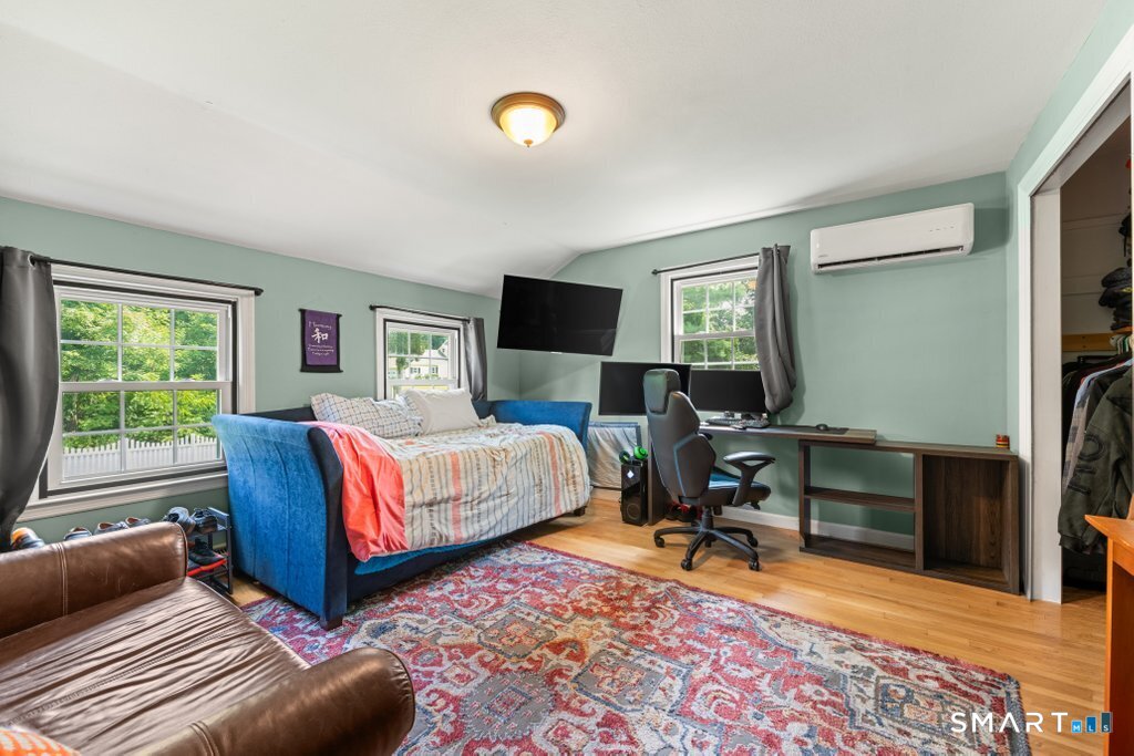 28 Oak Grove Road Brookfield CT 06804