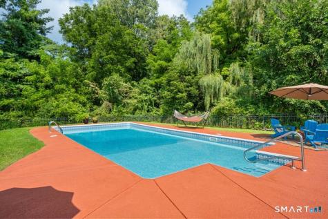 28 Oak Grove Road Brookfield CT 06804