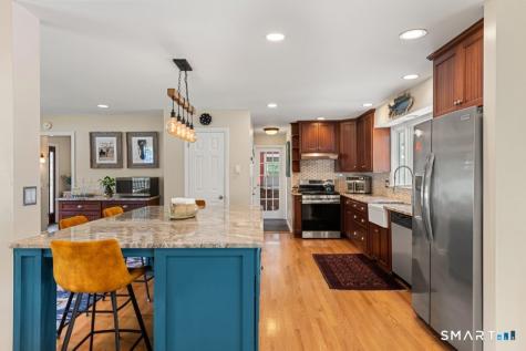 28 Oak Grove Road Brookfield CT 06804