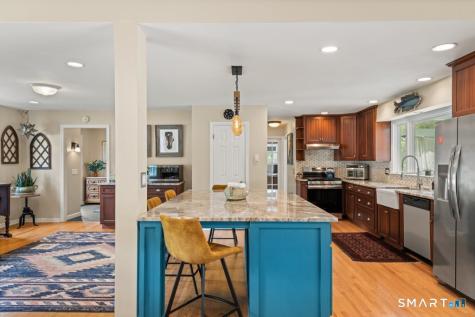 28 Oak Grove Road Brookfield CT 06804
