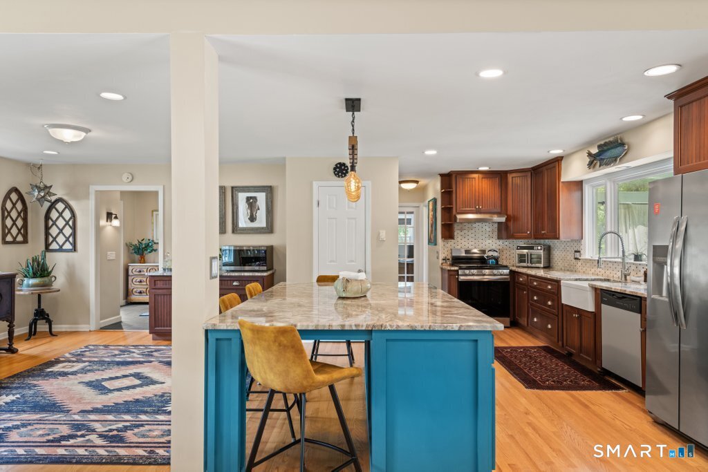 28 Oak Grove Road Brookfield CT 06804