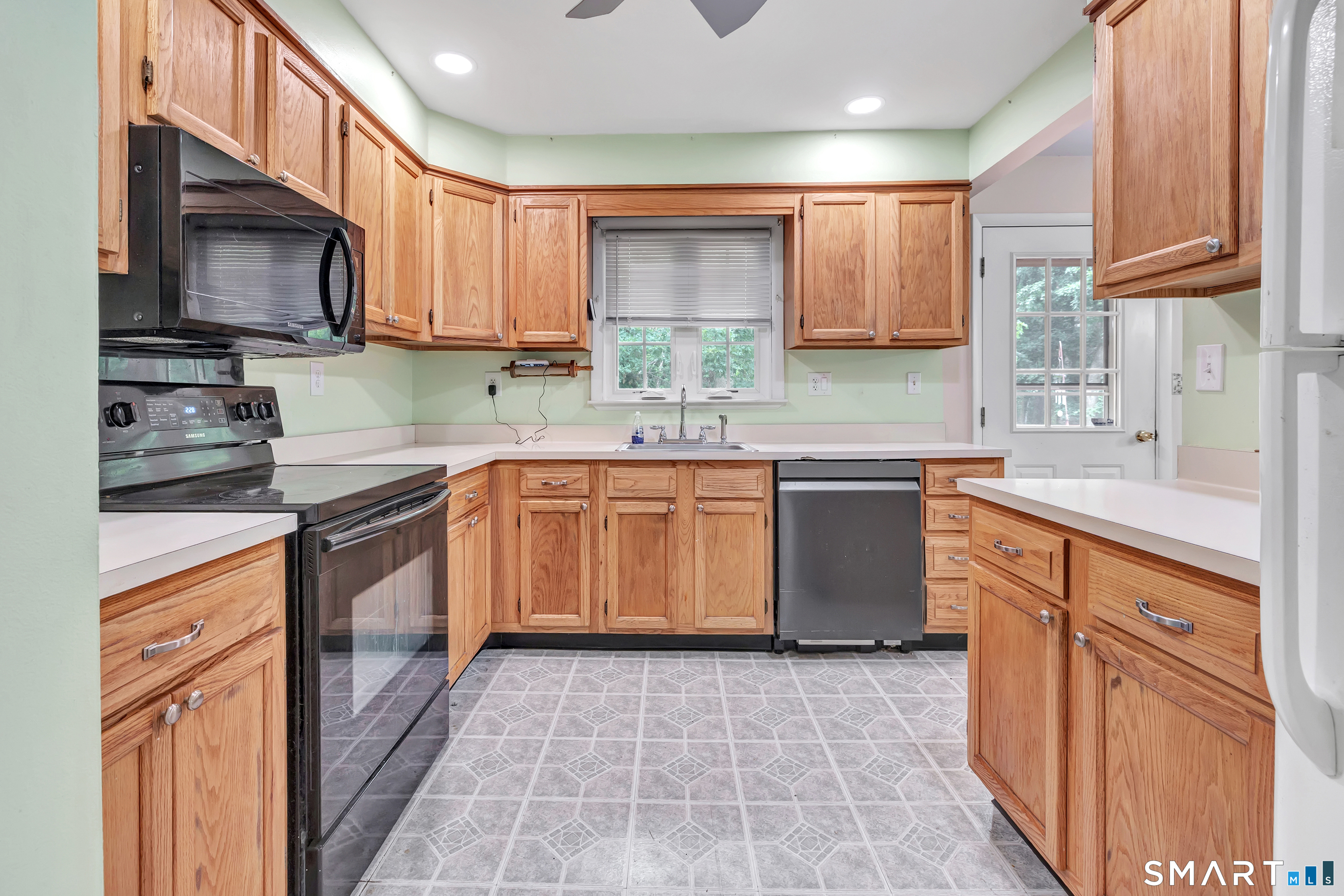 19 Meadowlark Drive Shelton CT 06484