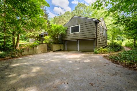27 Tuttle Court Bethany CT 06524