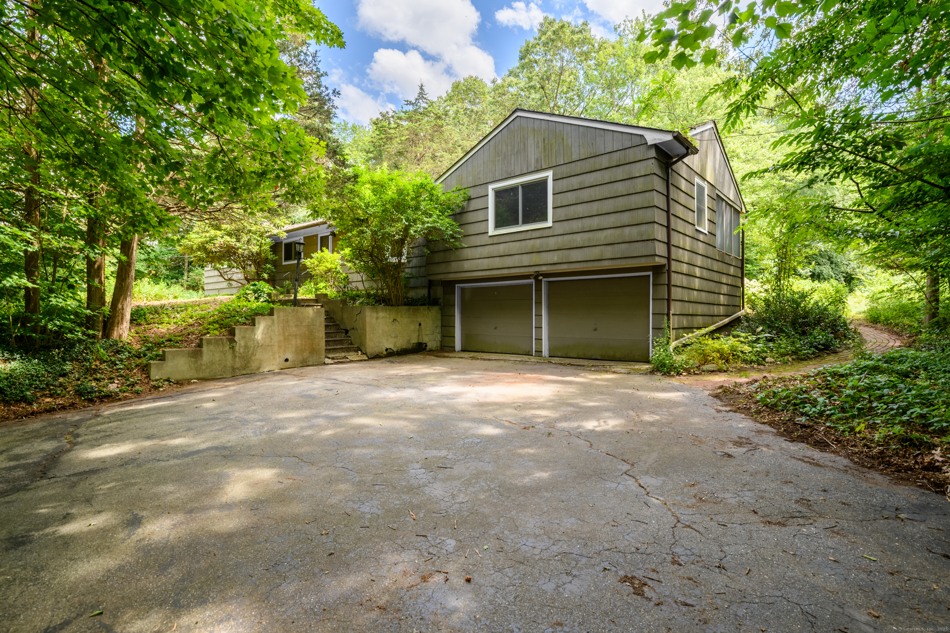 27 Tuttle Court Bethany CT 06524