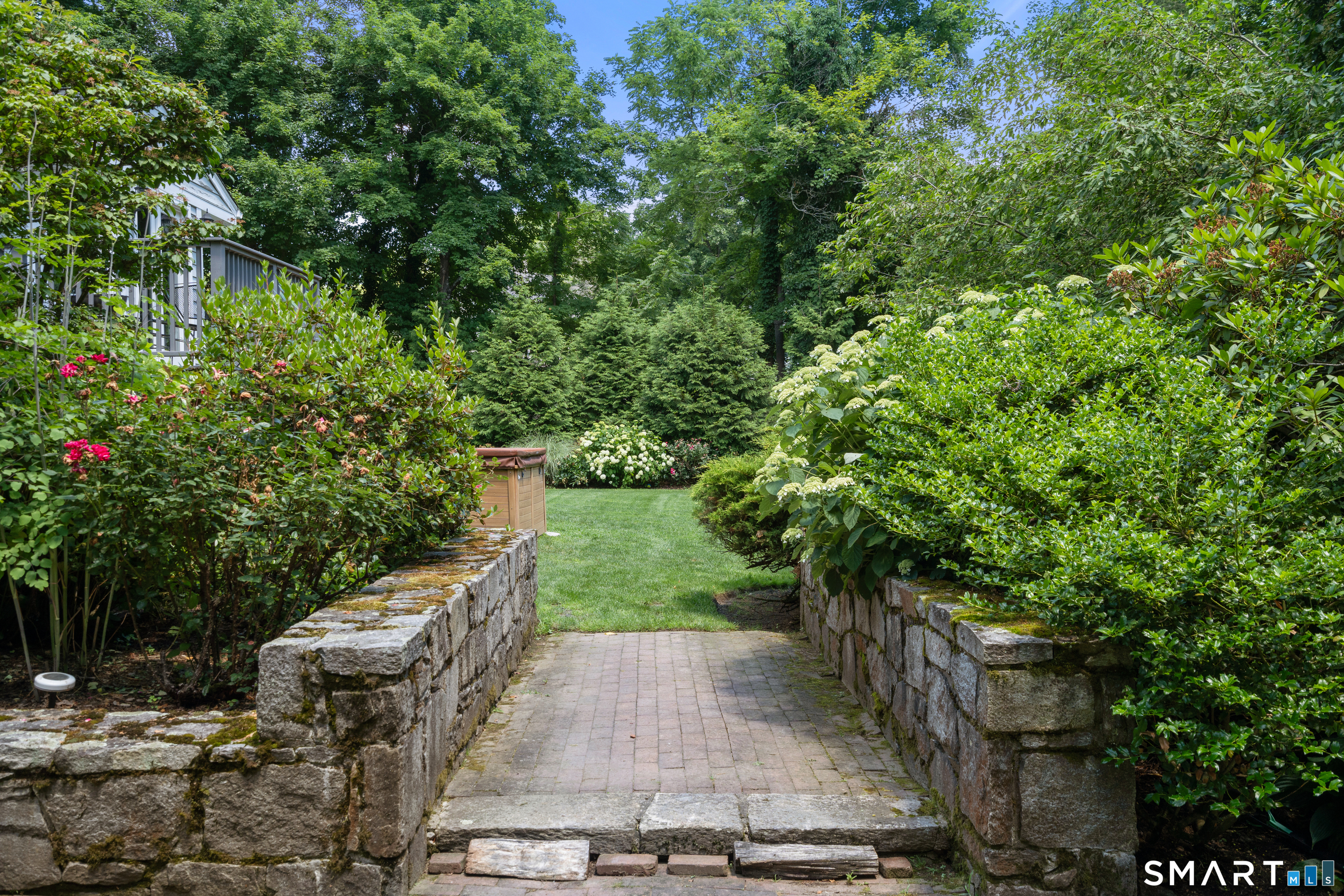 21 Hampton Lane New Canaan CT 06840