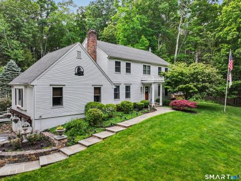 9 Fox Hollow Lane Newtown CT 06482