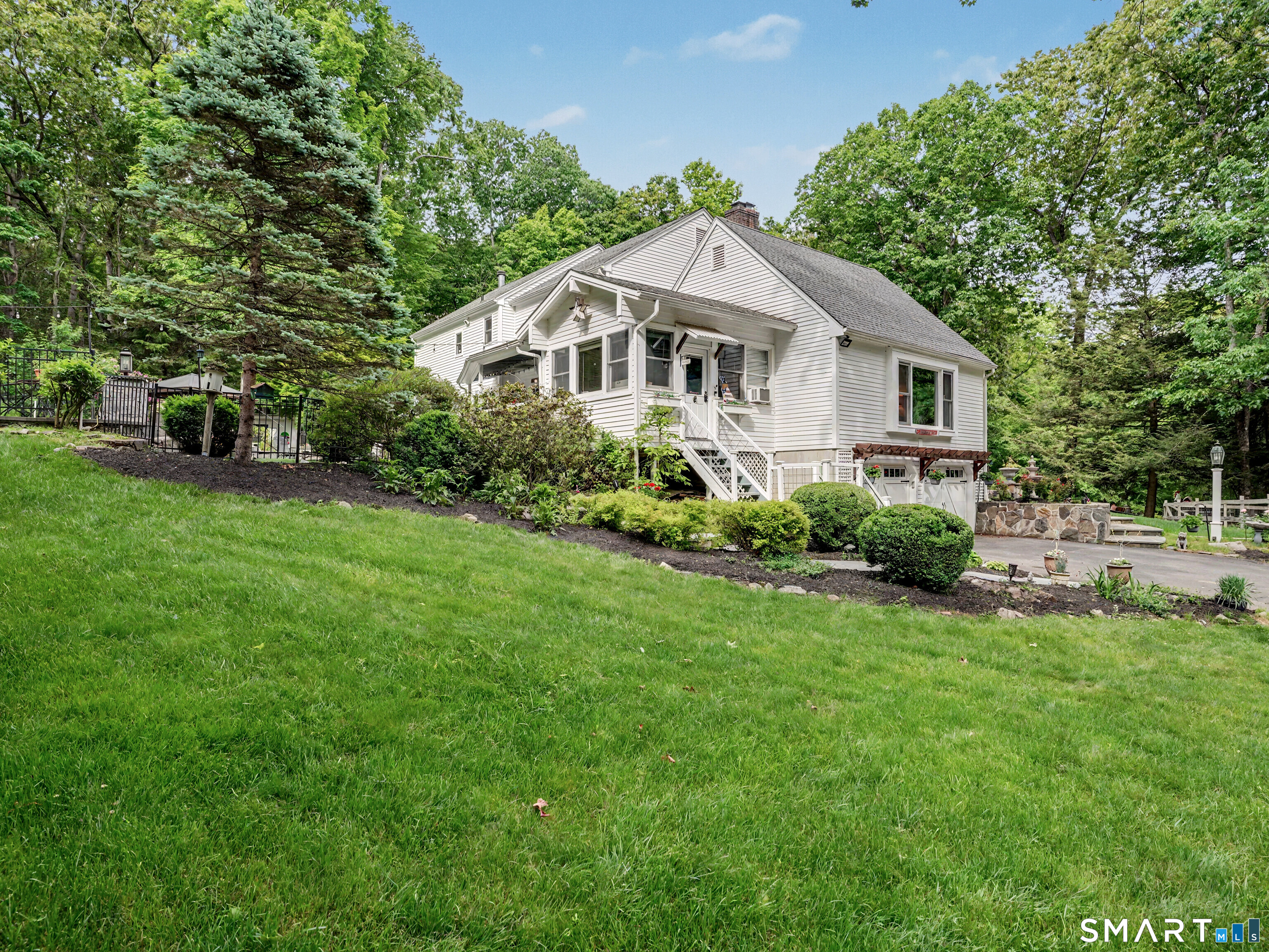 9 Fox Hollow Lane Newtown CT 06482