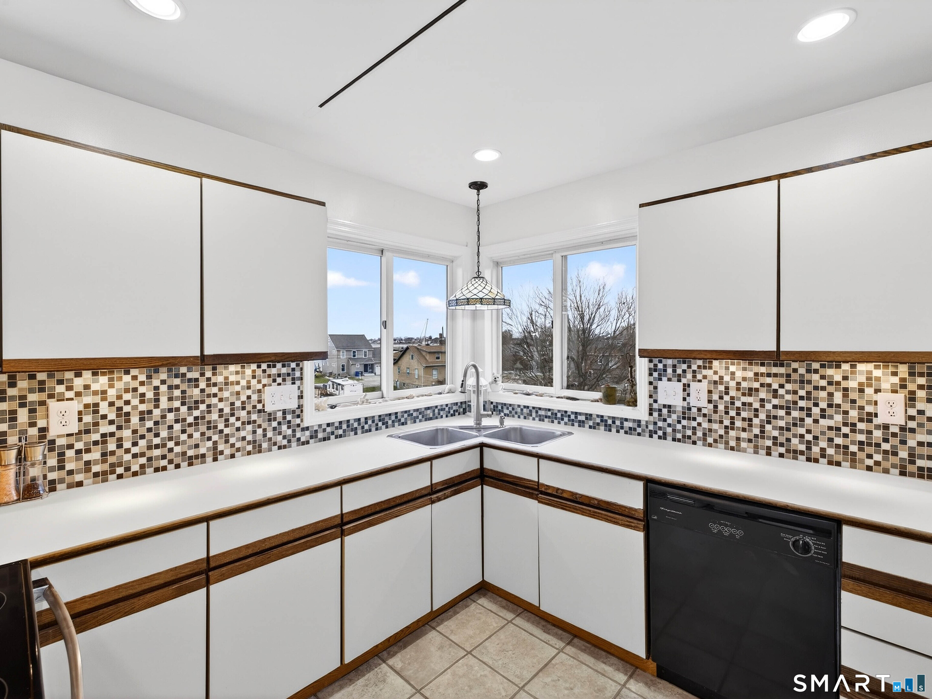 18 Noble Avenue Groton CT 06340
