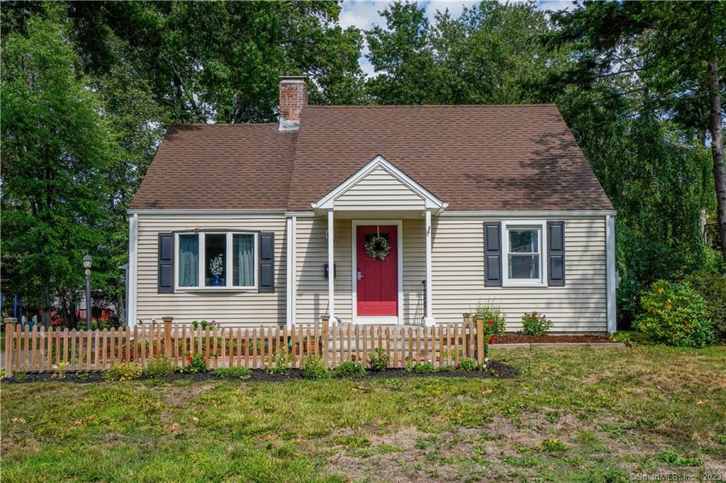 6 Iroquois Road West Hartford CT 06117