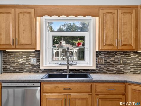 4 Pamela Way Waterford CT 06385