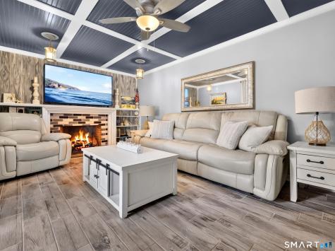 4 Pamela Way Waterford CT 06385
