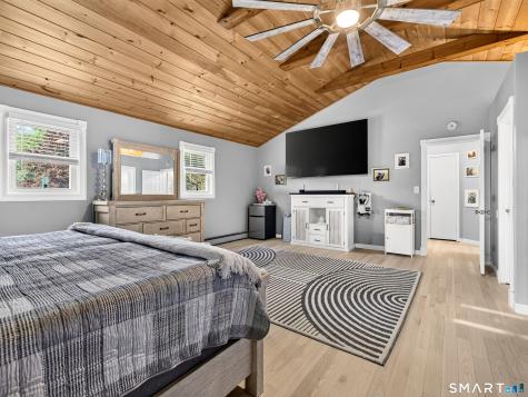 4 Pamela Way Waterford CT 06385