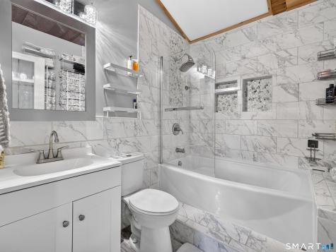 4 Pamela Way Waterford CT 06385