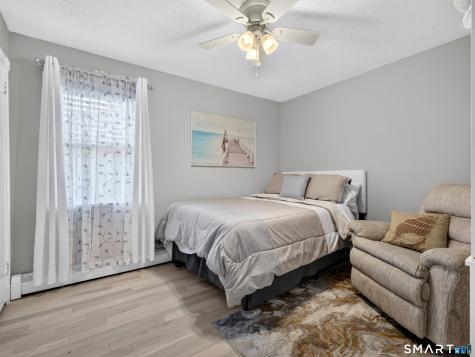 4 Pamela Way Waterford CT 06385